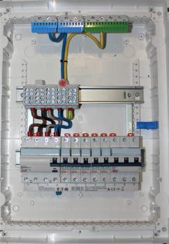 Ftronic Unterverteilung 2-reihig, auf Putz, bestückt mit: 1 Fi und 5 LS B 16 A 1-p.+1LS B 16 3-polig